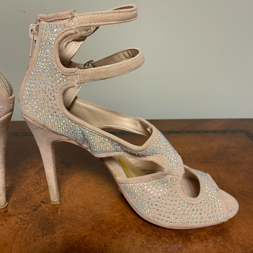 Jeweled Heel - Picture 7 of 9